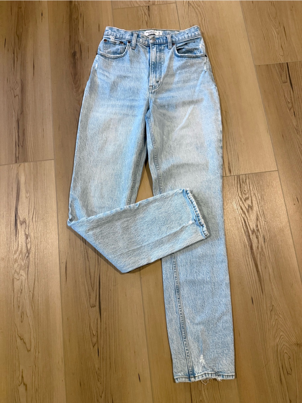 Abercrombie and fitch the ultra Straight high-rise jeans 27 long light wash